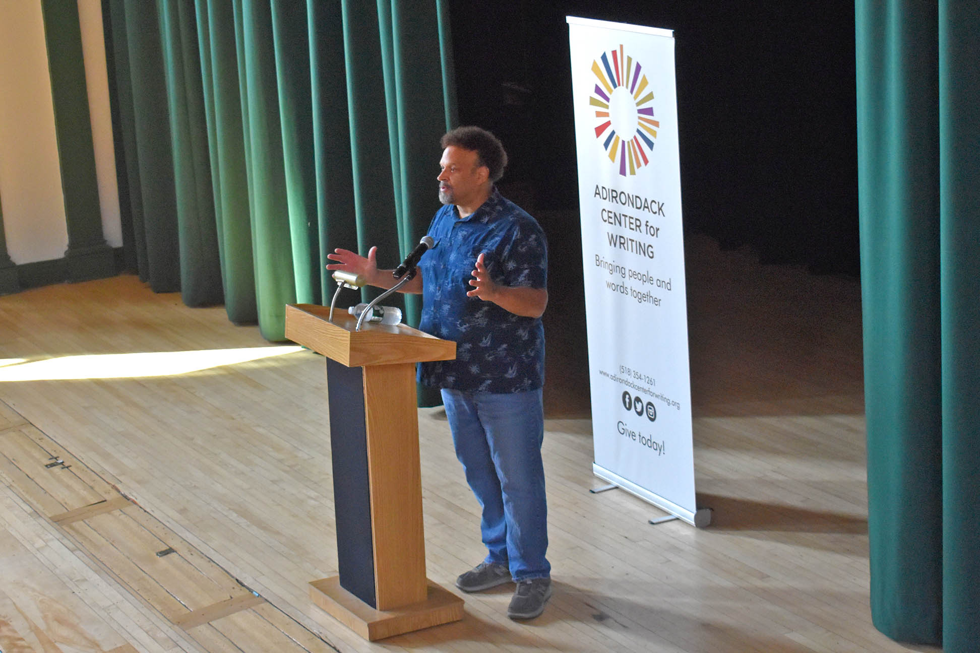 ‘Scythe’ author Neal Shusterman tells his story to students in Saranac ...